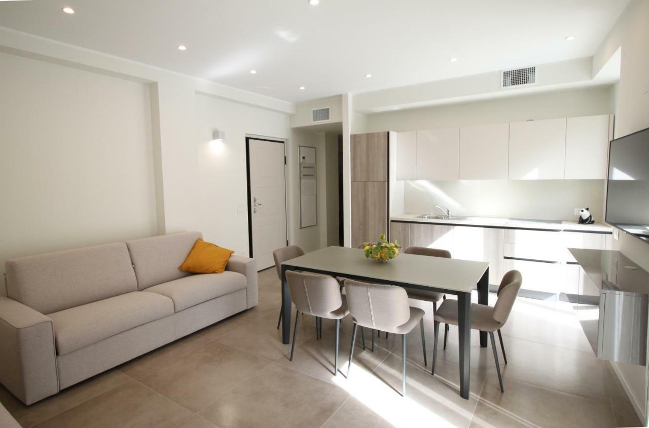 Casa Vacanze Residence Ideale Suites And Apartments Αλάσιο Εξωτερικό φωτογραφία